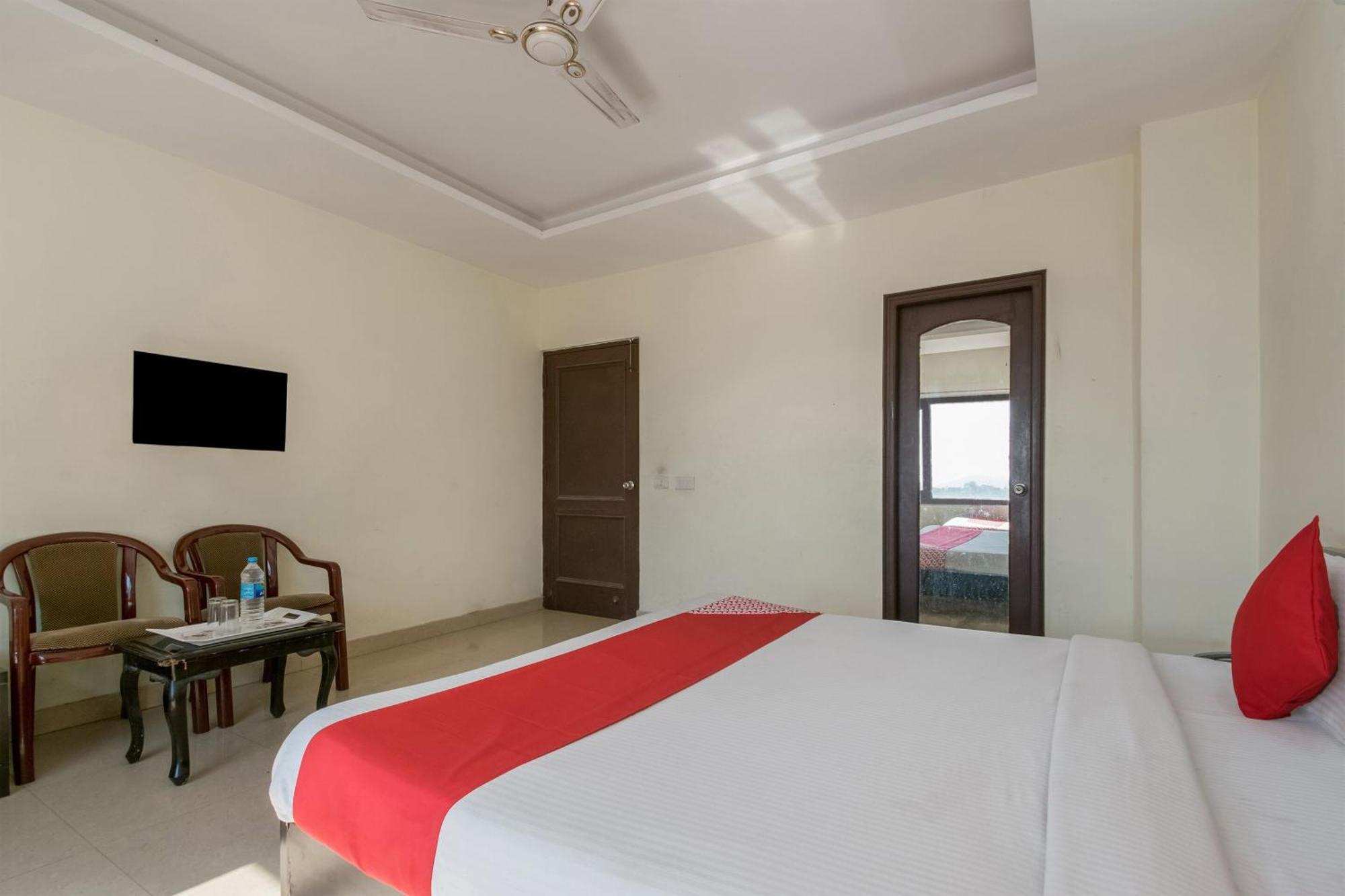 Oyo Hotel Triund Regency Катра Экстерьер фото