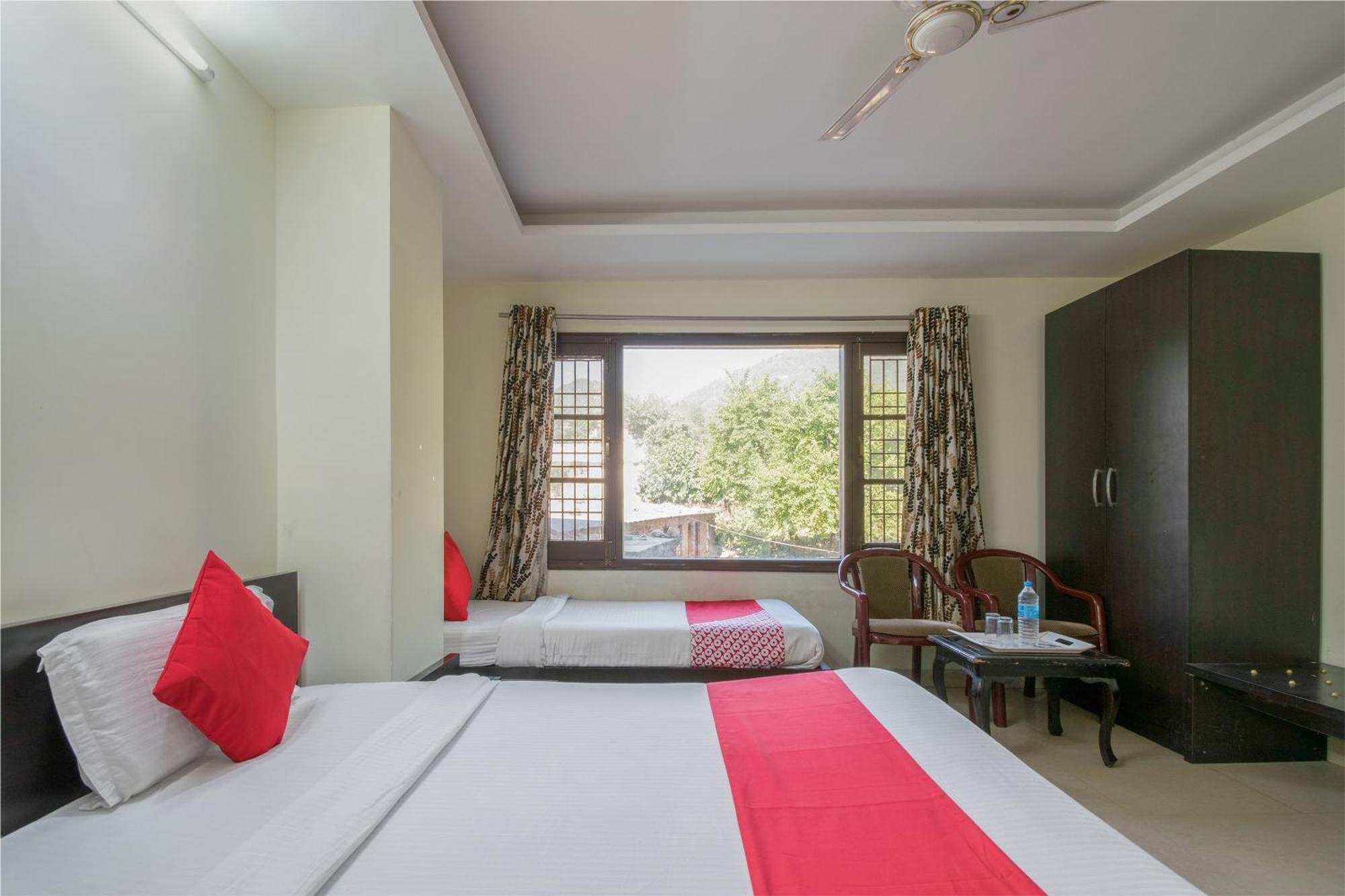 Oyo Hotel Triund Regency Катра Экстерьер фото