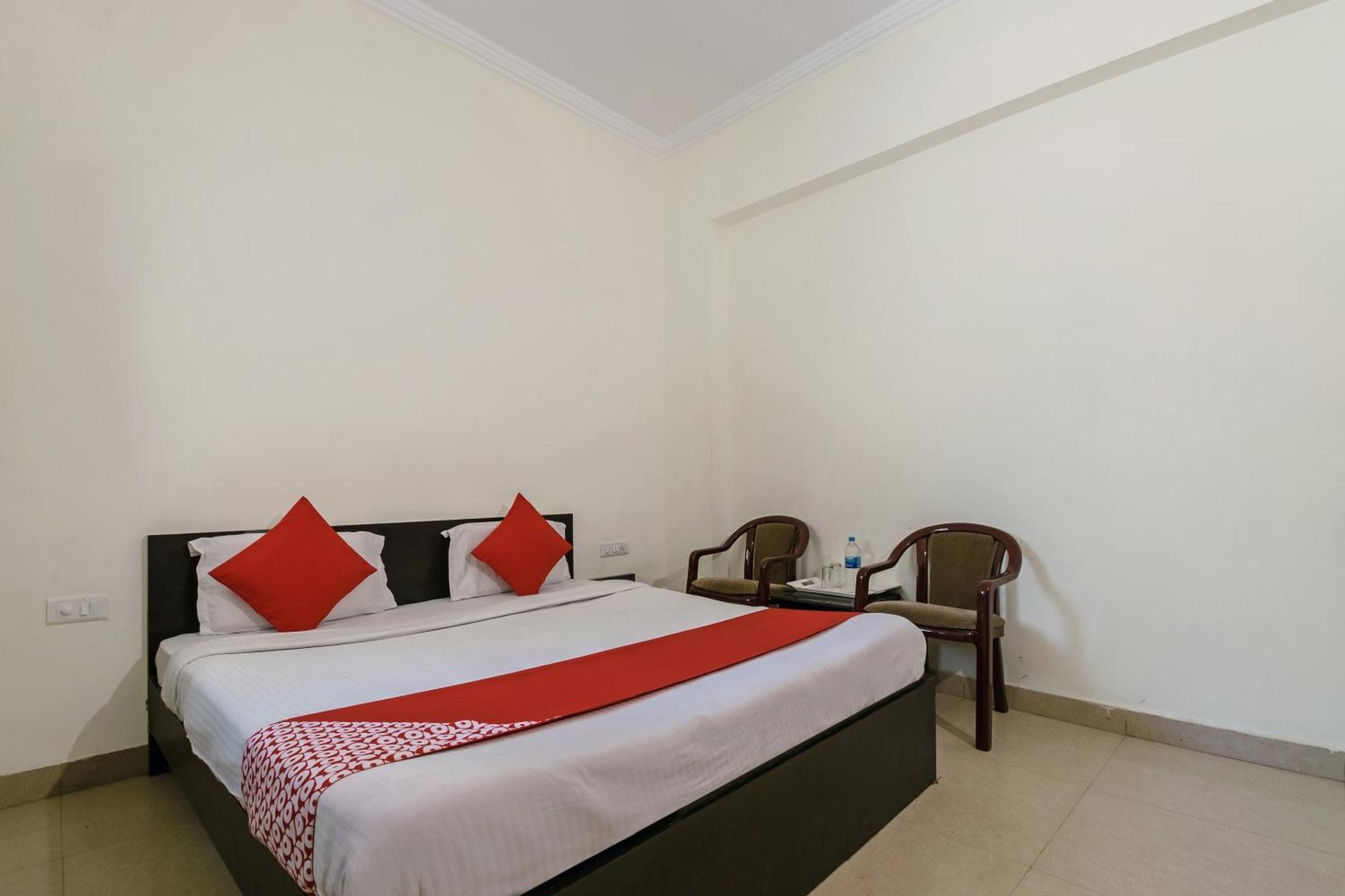 Oyo Hotel Triund Regency Катра Экстерьер фото
